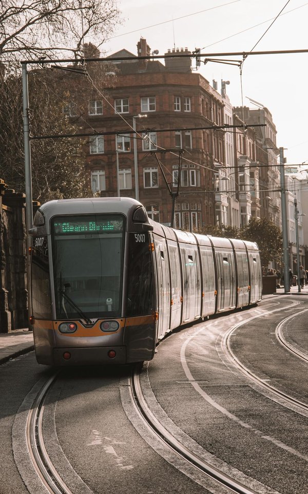 Quels sont les meilleurs moyens de promouvoir l'utilisation des transports en commun dans une petite ville ?